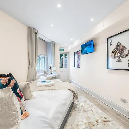 2 Bed / 2 Bath Versace In Knightsbridge