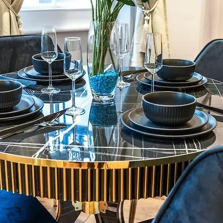 Apartman 2 Bed / 2 Bath Versace In Knightsbridge *