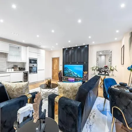 2 Bed / 2 Bath Versace In Knightsbridge Apartman London