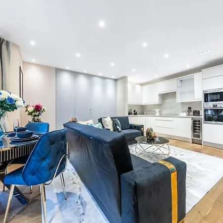 2 Bed / 2 Bath Versace In Knightsbridge *