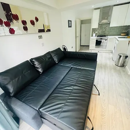Apartment 2 Bedroom Flat With Garden
