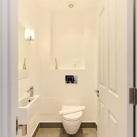 The Leghorn Quarters - Modern 3bdr With Balcony