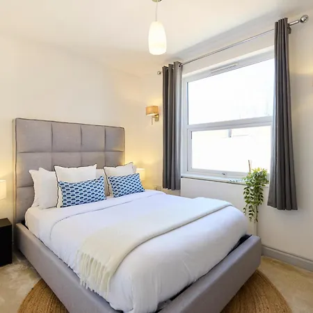 The Leghorn Quarters - Modern 3bdr With Balcony Apartment *