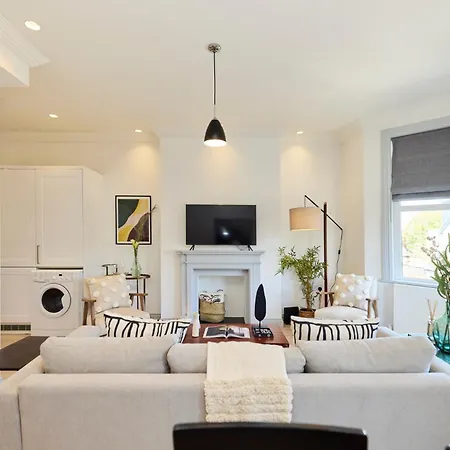 The Leghorn Quarters - Modern 3bdr With Balcony Apartment