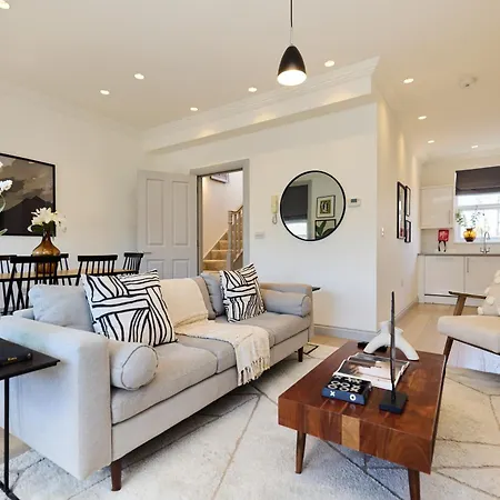 The Leghorn Quarters - Modern 3bdr With Balcony London