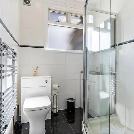 Heart Of Acton - Perfect For Large Groups Apartamento Londres