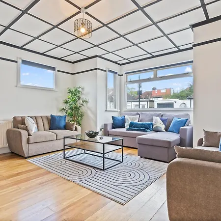 Heart Of Acton - Perfect For Large Groups Apartamento Londres