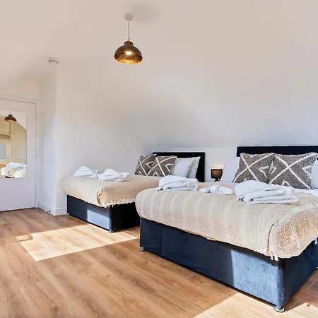 Apartment Heart Of Acton - Perfect For Large Groups *