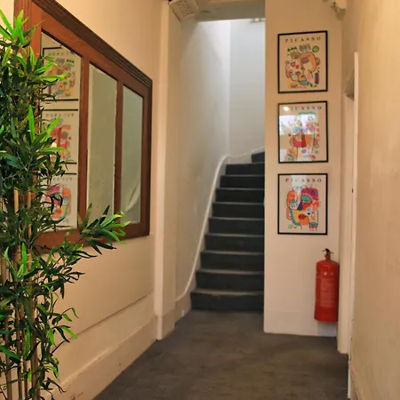 Floor In Islington Apartment