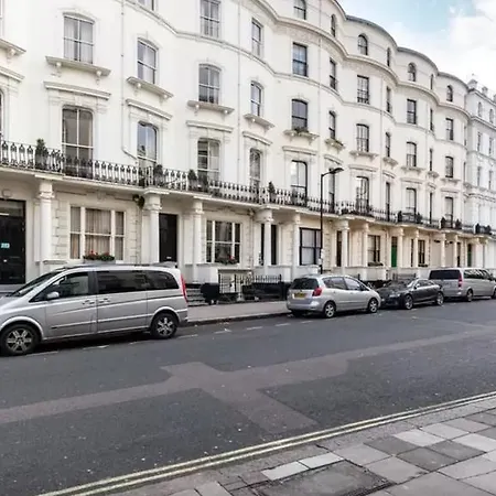 Princes Square Apartment *