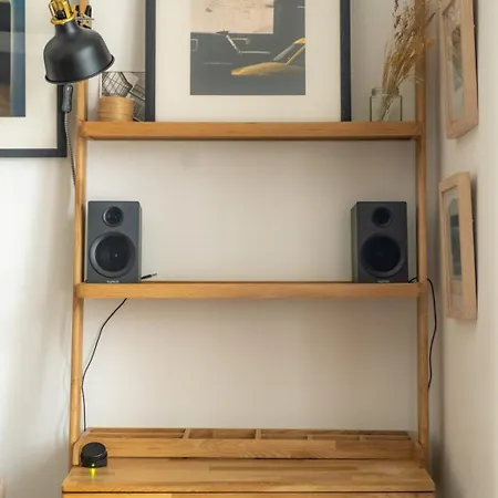 Bright Stockwell Apartment