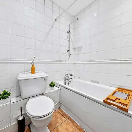 Apartment Kensington Station Proximity 2-bedroom Apartment, Walk To Station In 2 Minutes London