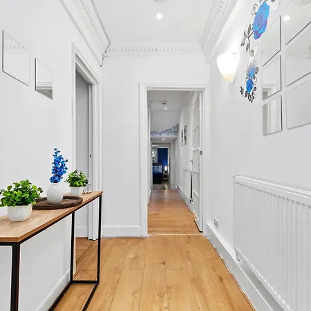 Apartment Kensington Station Proximity 2-bedroom Apartment, Walk To Station In 2 Minutes