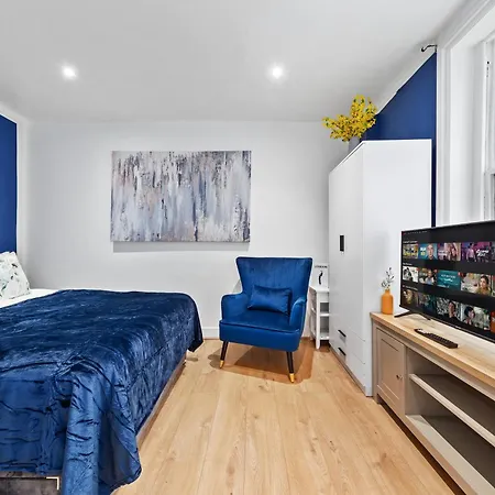 Kensington Station Proximity 2-bedroom Apartment, Walk To Station In 2 Minutes