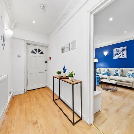 Kensington Station Proximity 2-bedroom Apartment, Walk To Station In 2 Minutes Apartment
