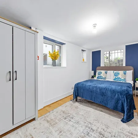 Kensington Station Proximity 2-bedroom Apartment, Walk To Station In 2 Minutes Apartment *