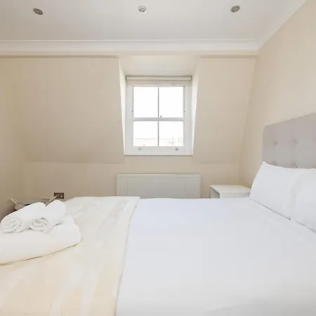 Light-filled Chelsea Duplex London