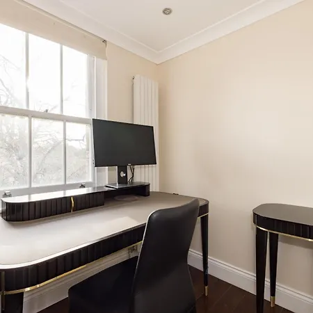 Apartment Light-filled Chelsea Duplex London
