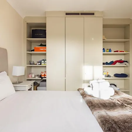 Apartment Light-filled Chelsea Duplex London