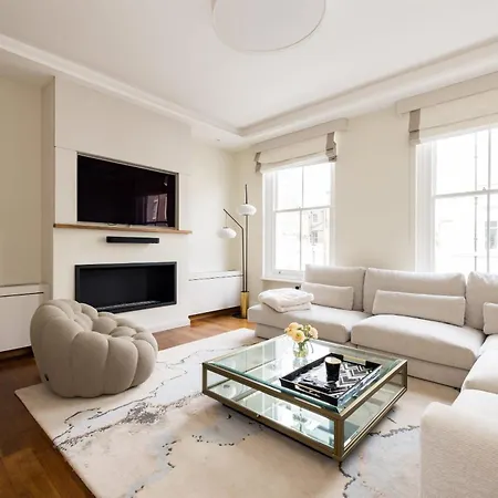 Light-filled Chelsea Duplex *