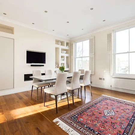 Light-filled Chelsea Duplex London