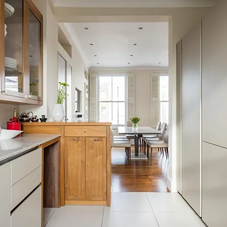 Light-filled Chelsea Duplex Apartment London