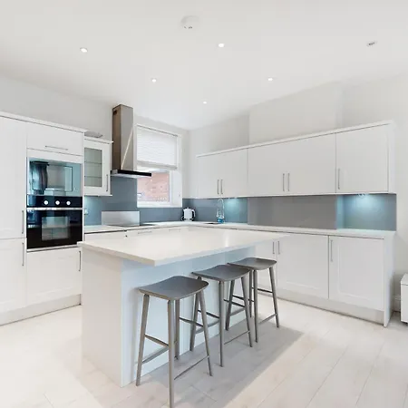 Modern 3 Bed In Hampstead