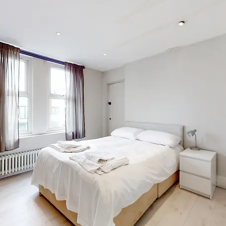 Modern 3 Bed In Hampstead *