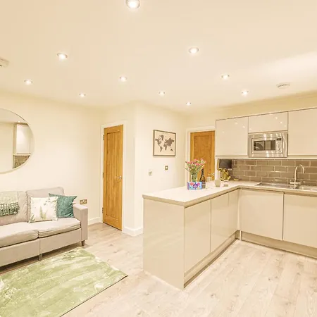 Stylish & Central Homes In Holiday home *
