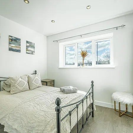 Holiday home Stylish & Central Homes In