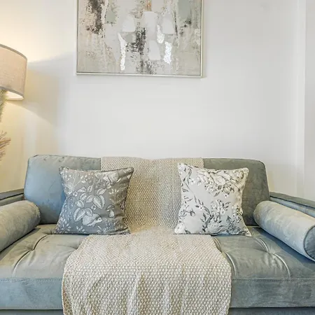 Stylish & Central Homes In Holiday home *
