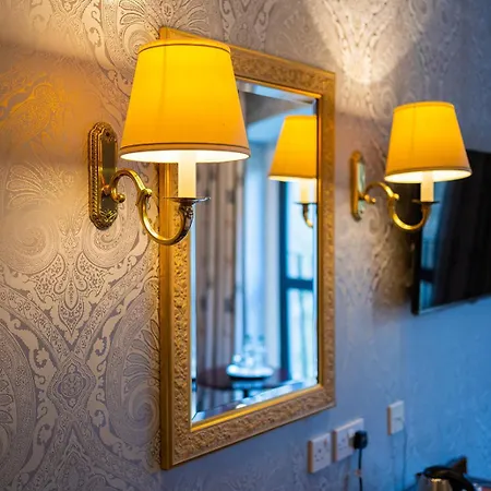 Отель The Petersham