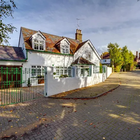 Unique Country Nr Nature Reserve Sleeps 4 London