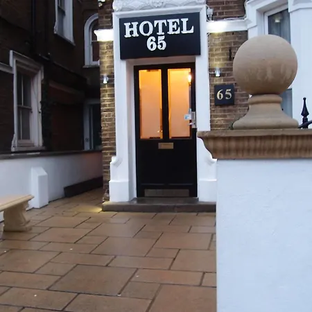 Hotell 65 2*
