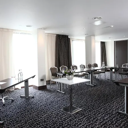 Hotel Park Grand Heathrow