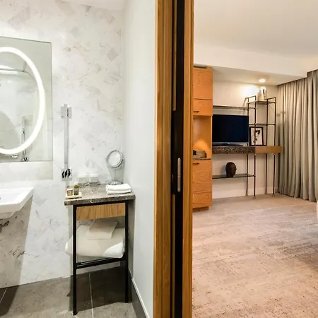 Hotel Lincoln Plaza London, Curio Collection By Hilton 4*