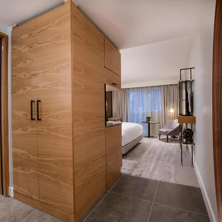Hotel Lincoln Plaza London, Curio Collection By Hilton 4*