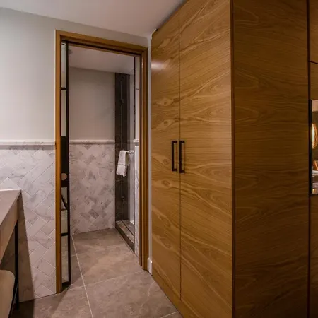 Hotel Lincoln Plaza London, Curio Collection By Hilton London