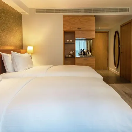 Lincoln Plaza London, Curio Collection By Hilton