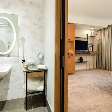 Hotel Lincoln Plaza London, Curio Collection By Hilton 4*