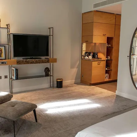 Hotel Lincoln Plaza London, Curio Collection By Hilton London