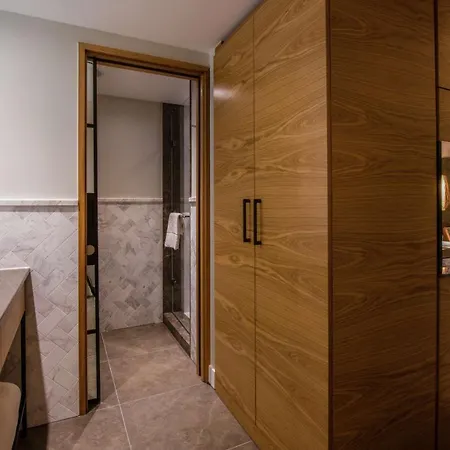 Hotel Lincoln Plaza London, Curio Collection By Hilton 4*