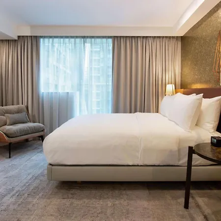 Lincoln Plaza London, Curio Collection By Hilton London