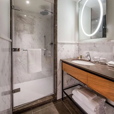 Lincoln Plaza London, Curio Collection By Hilton