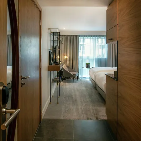 Hotel Lincoln Plaza London, Curio Collection By Hilton 4*