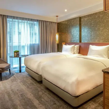 Lincoln Plaza London, Curio Collection By Hilton London