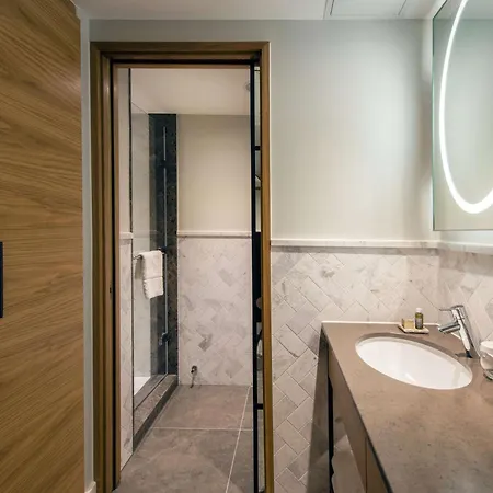 Hotel Lincoln Plaza London, Curio Collection By Hilton