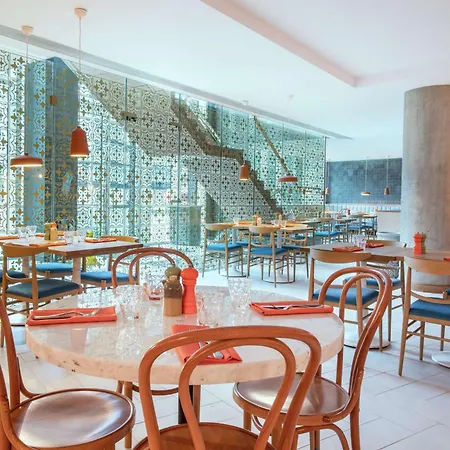 Lincoln Plaza London, Curio Collection By Hilton London