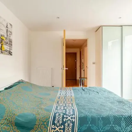 Brand New Flat In With Car Park