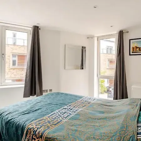 Brand New Flat In With Car Park